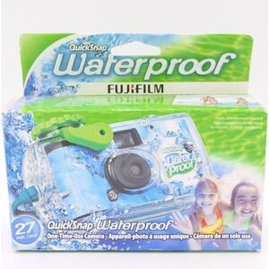 FujiFilm Quick Snap Waterproof 800 ISO 35mm Disposable Camera 27 Exposures 08/26
